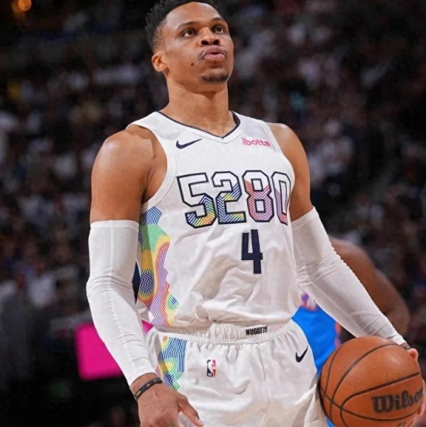 Nuggets officially announced: Star Westbrook s right-hand surgery is successful & I hope you will return with full blood as soon as possible