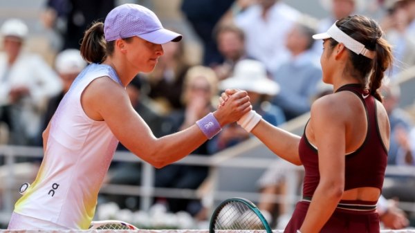 Swiatek won 10 consecutive set